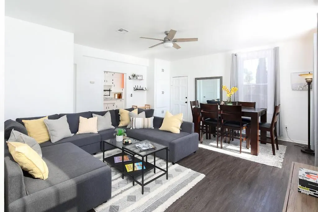 3 Bedroom 2 Bath House With Parking - 10 Guests 度假居 *