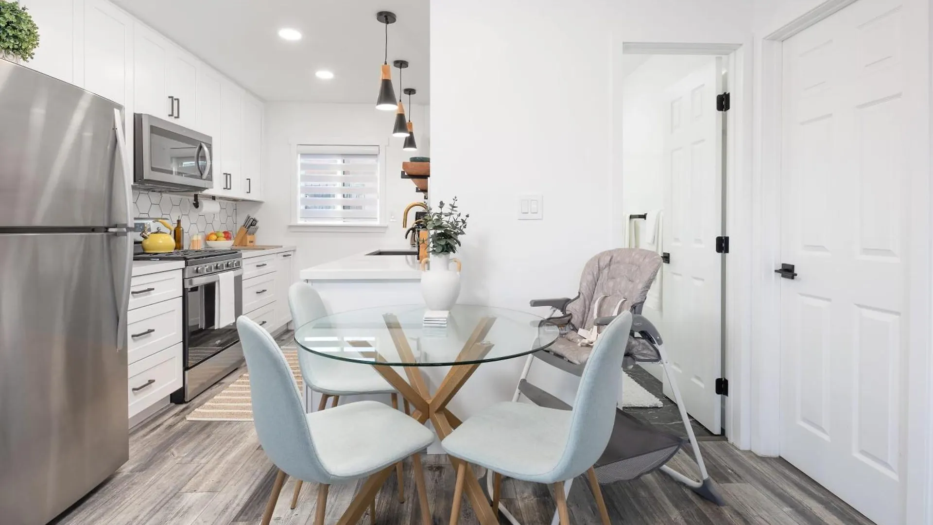 Hébergement de vacances 2 Bedroom House - Fire Pit Table Bbq - Downtown *