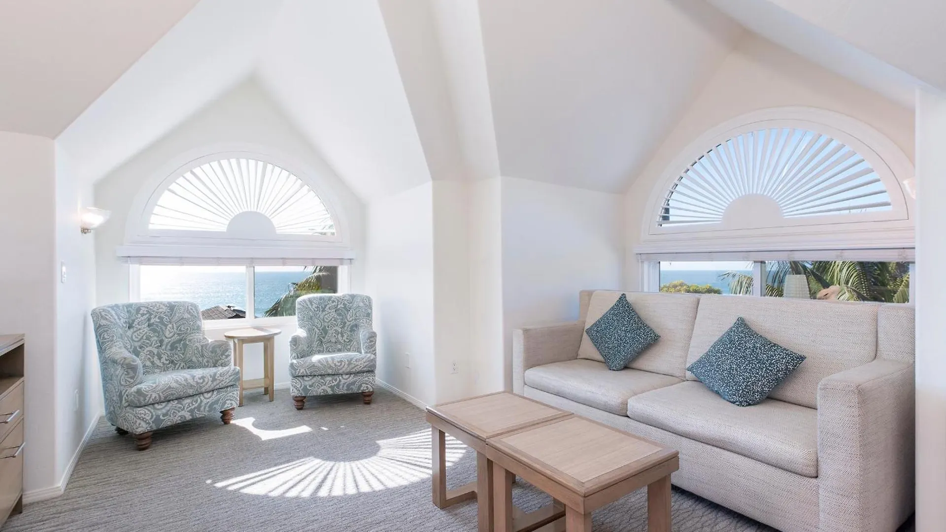 Wave Crest Aparthotel 3*