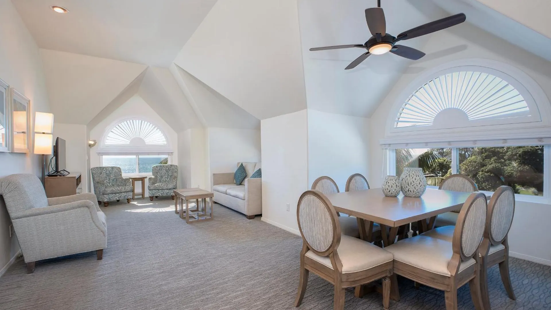 Wave Crest Aparthotel