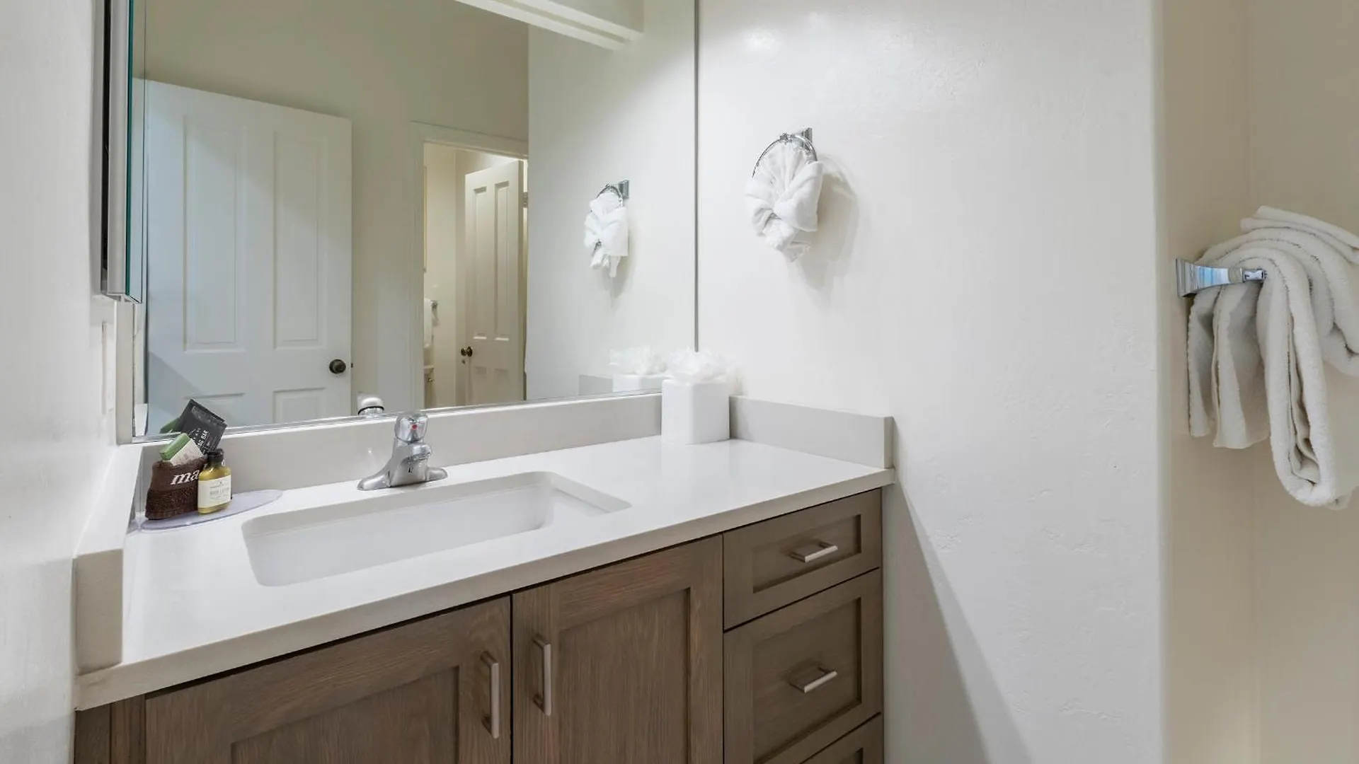 Aparthotel Wave Crest Del Mar