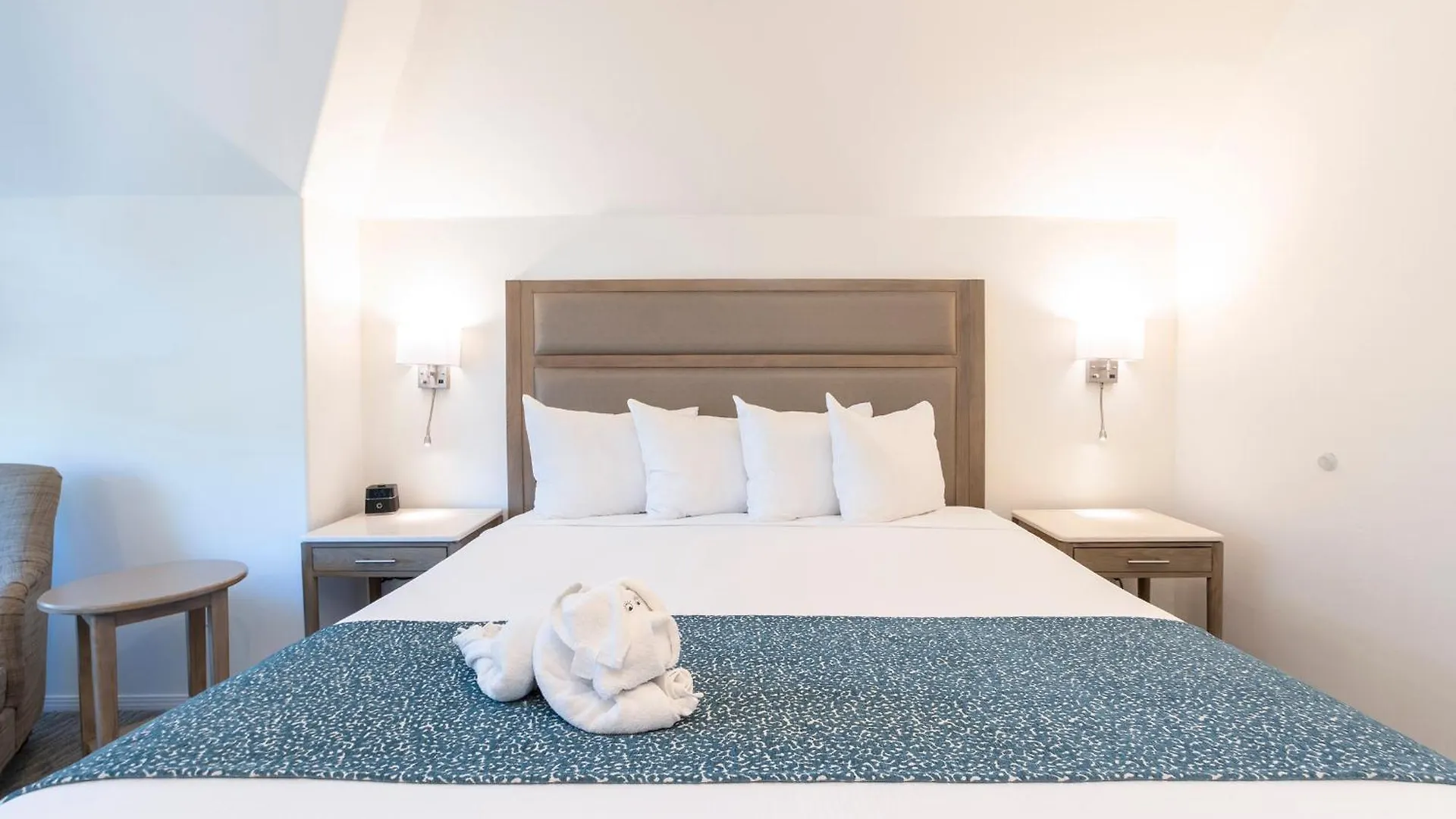 Aparthotel Wave Crest 3*