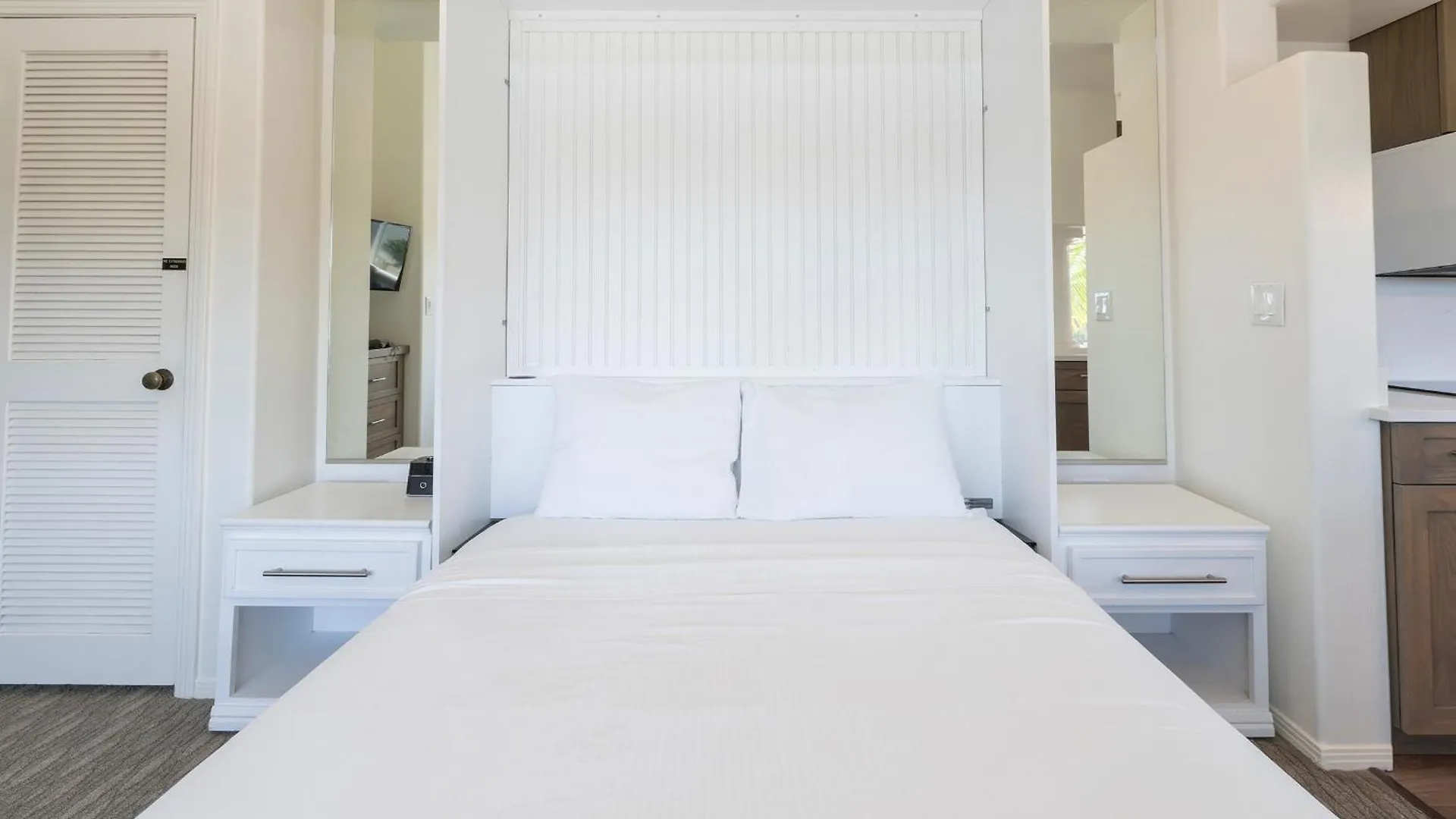 Wave Crest Aparthotel 3*