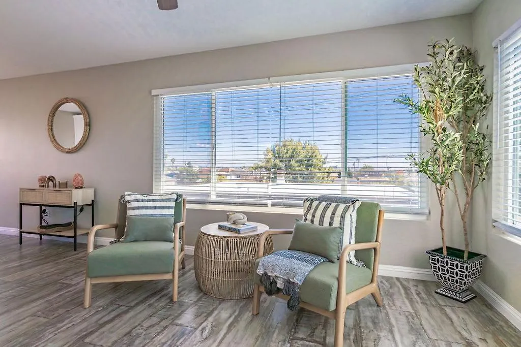 Surfside Charmer One Block To San Diego