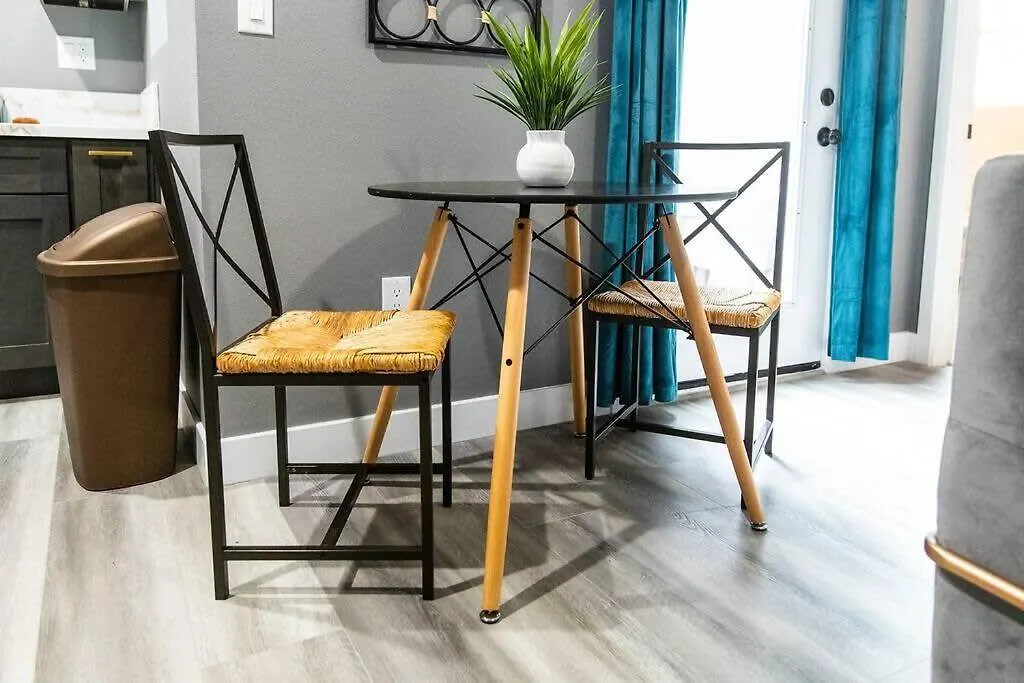 Апартаменты Restaurants-pets-professionals-fastwifi-a C-patios