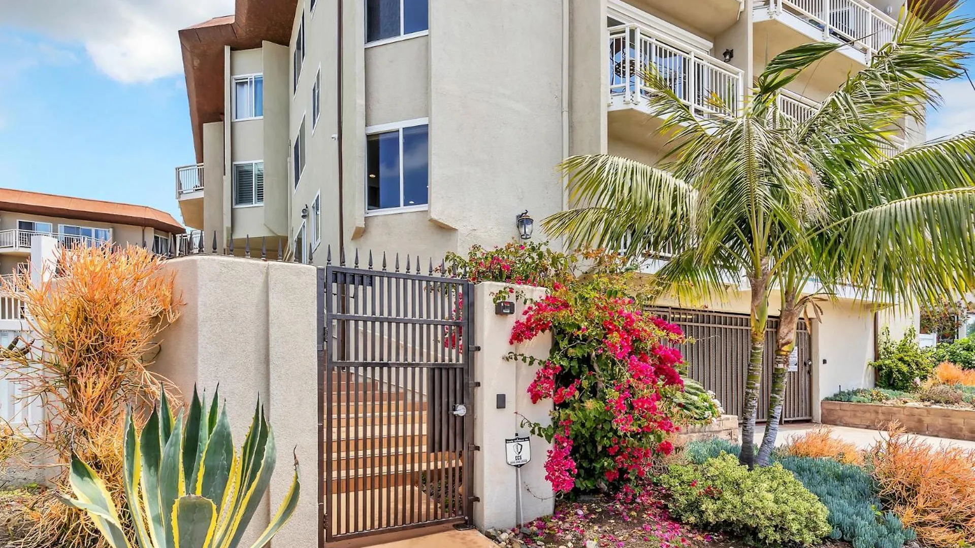 Ocean Views & Sounds - Bird Rock Apartment *