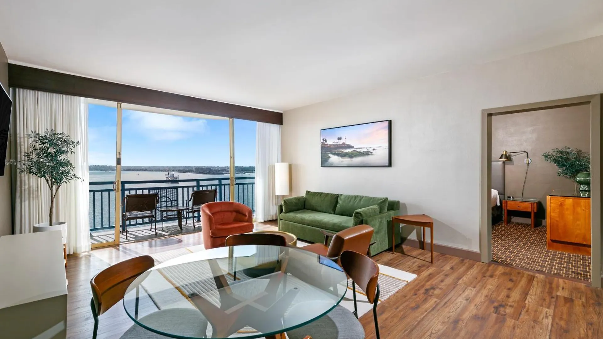 Wyndham Bayside Szálloda 3*