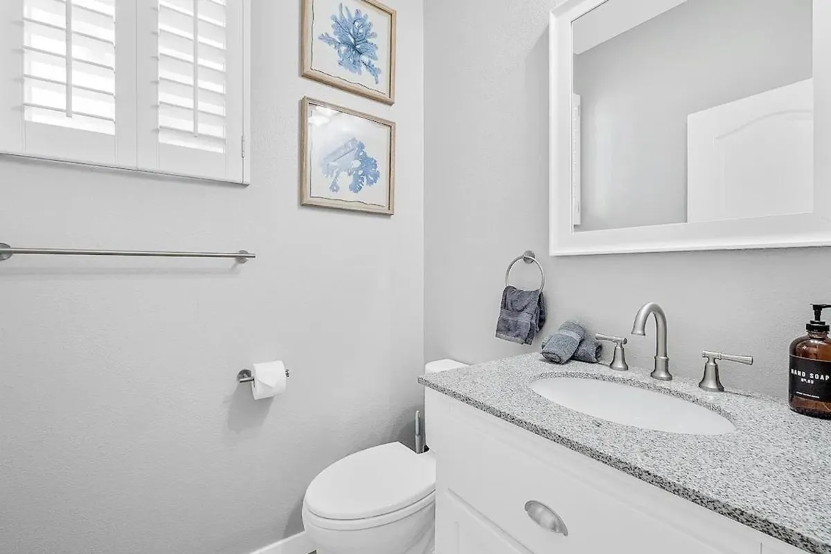Ocean View Gem With Rooftop Deck And Hot Tub *