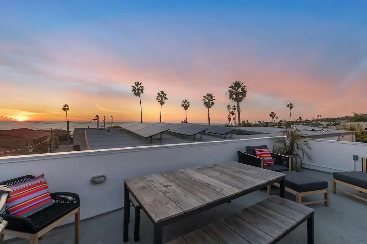 Casa vacanze Ocean View Gem With Rooftop Deck And Hot Tub *