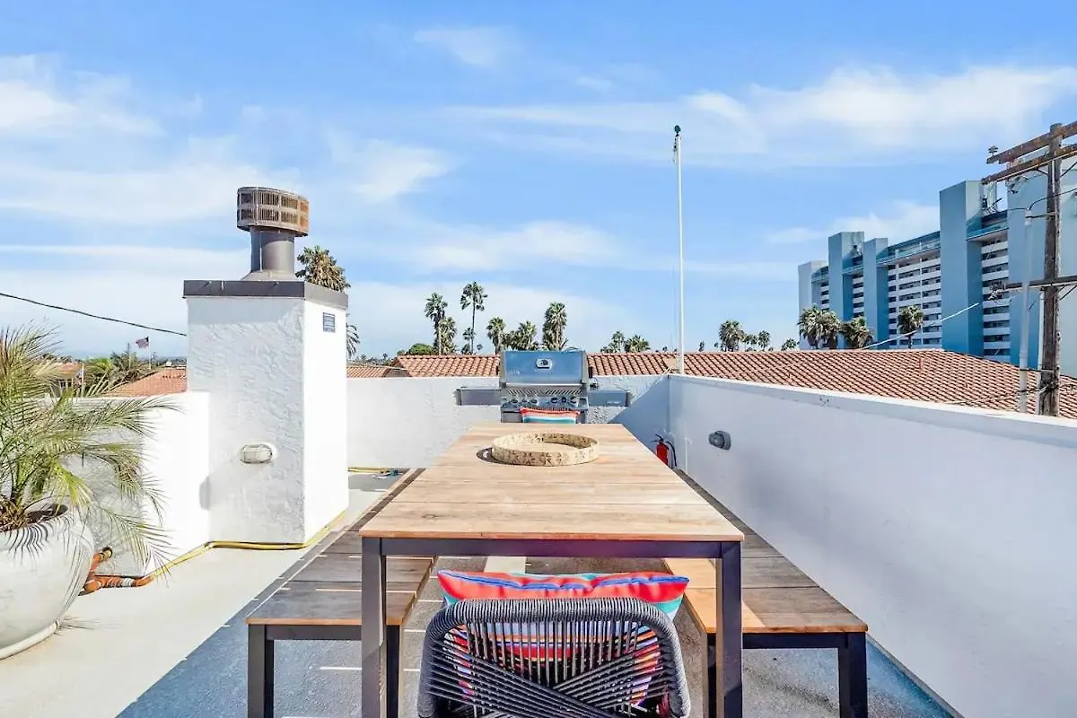 Ocean View Gem With Rooftop Deck And Hot Tub *