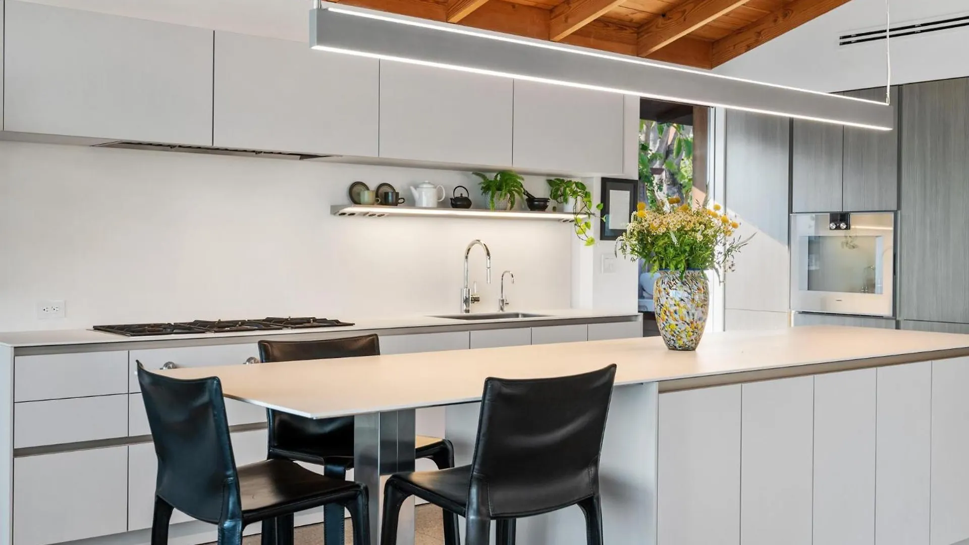 B5407 Beachfront Modern Holiday home