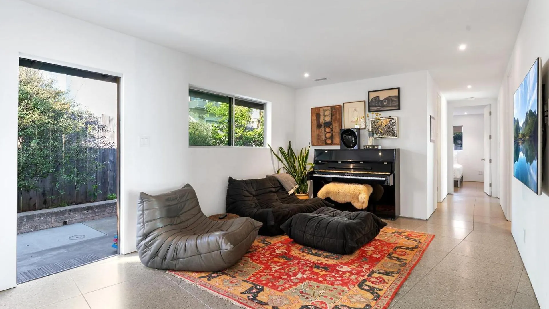 B5407 Beachfront Modern Holiday home