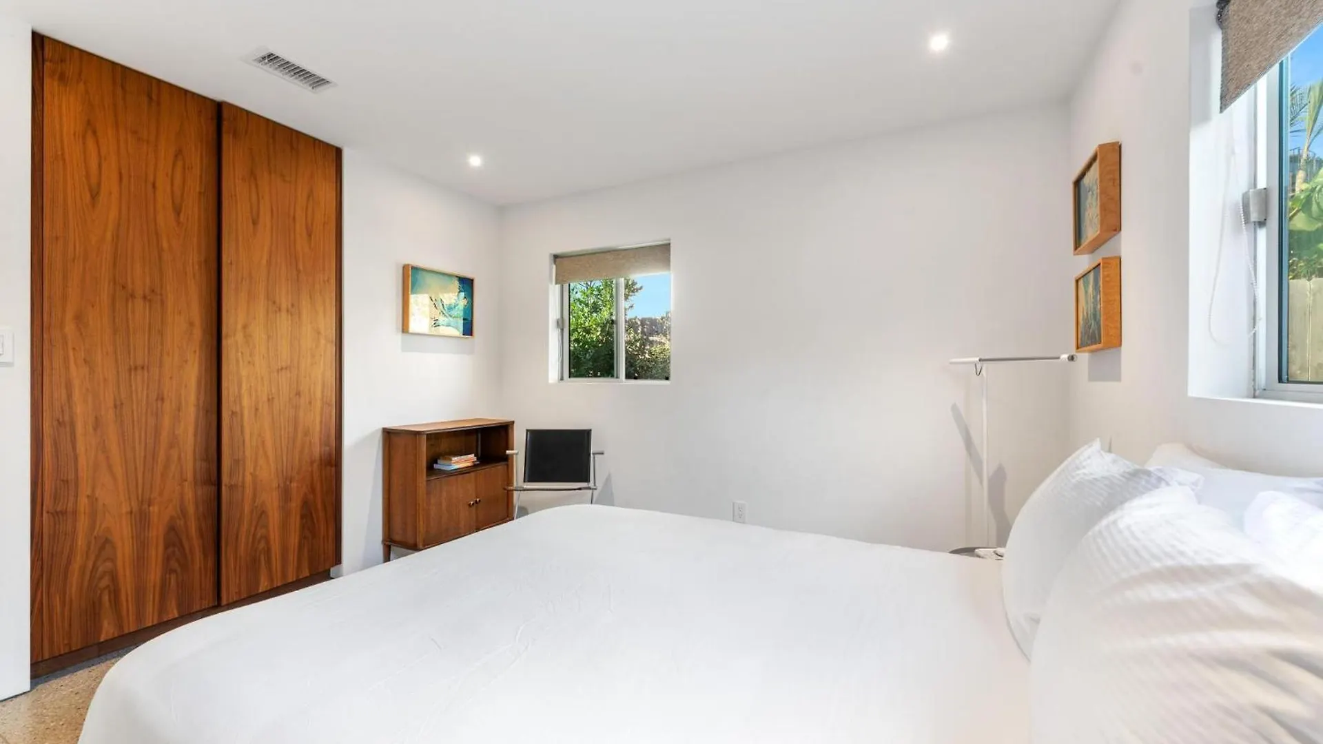 B5407 Beachfront Modern *
