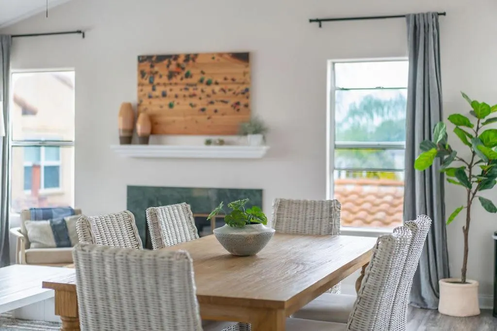 Sunlit La Jolla Village Gem With Peak Ocean Views サンディエゴ