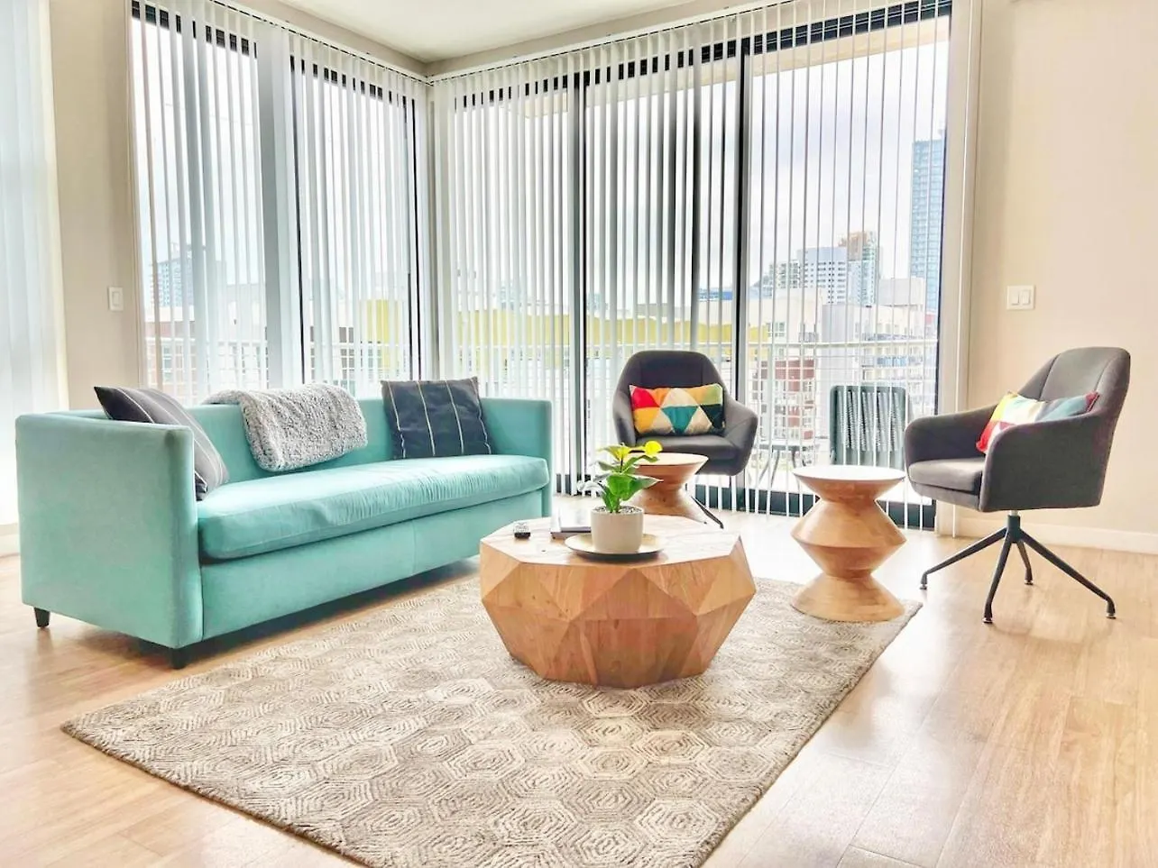 3 Bedroom Penthouse In Downtown! San Diego