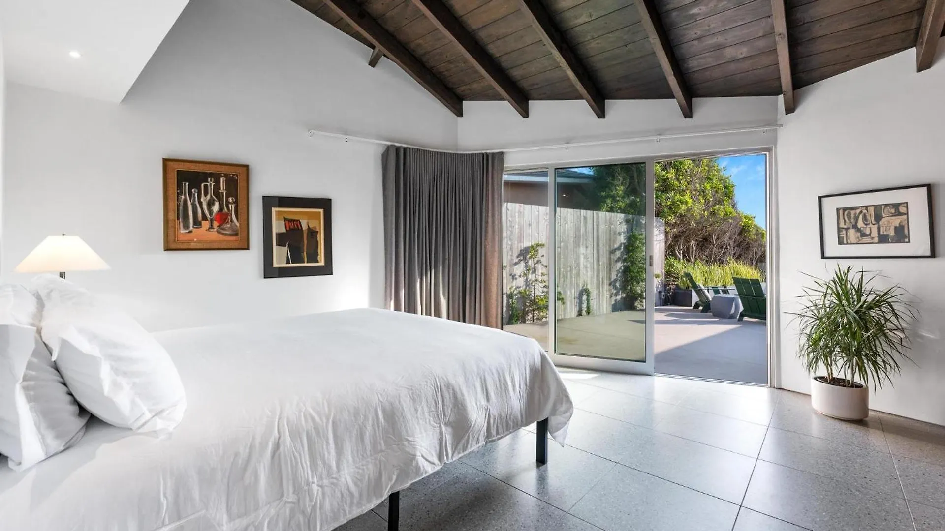 B5407 Beachfront Modern