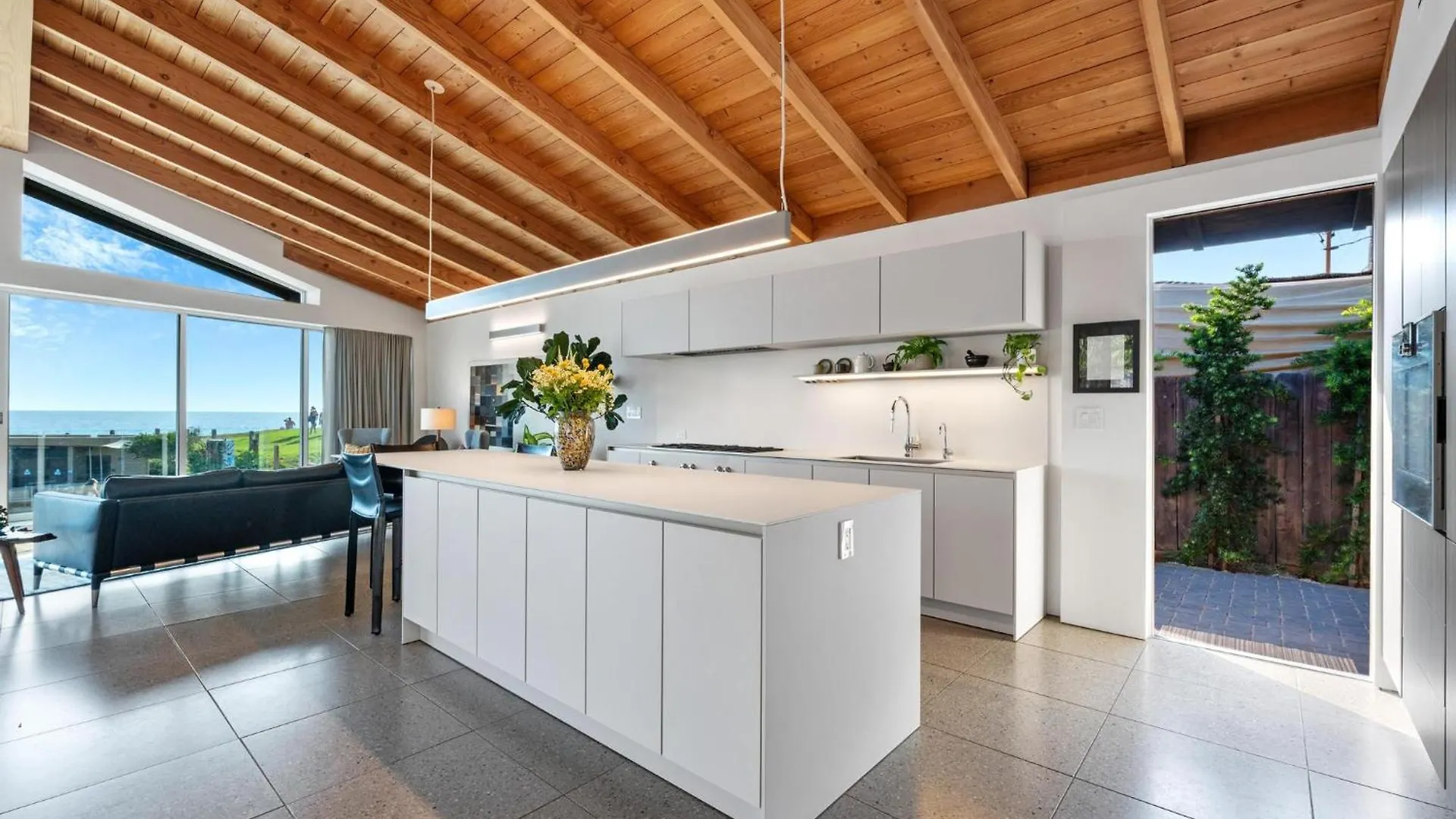 B5407 Beachfront Modern Holiday home San Diego