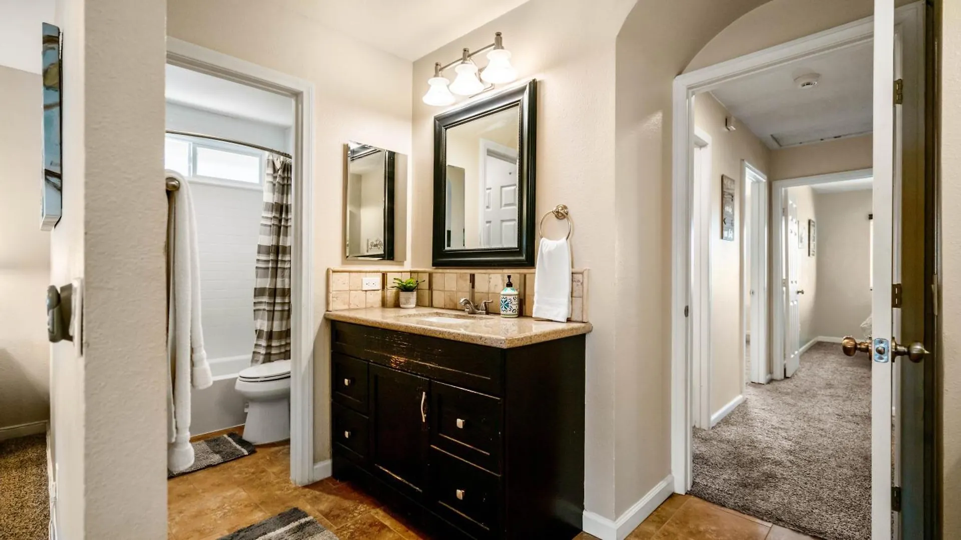 Holiday home Family Getaway - Spa, Pool, And Patio