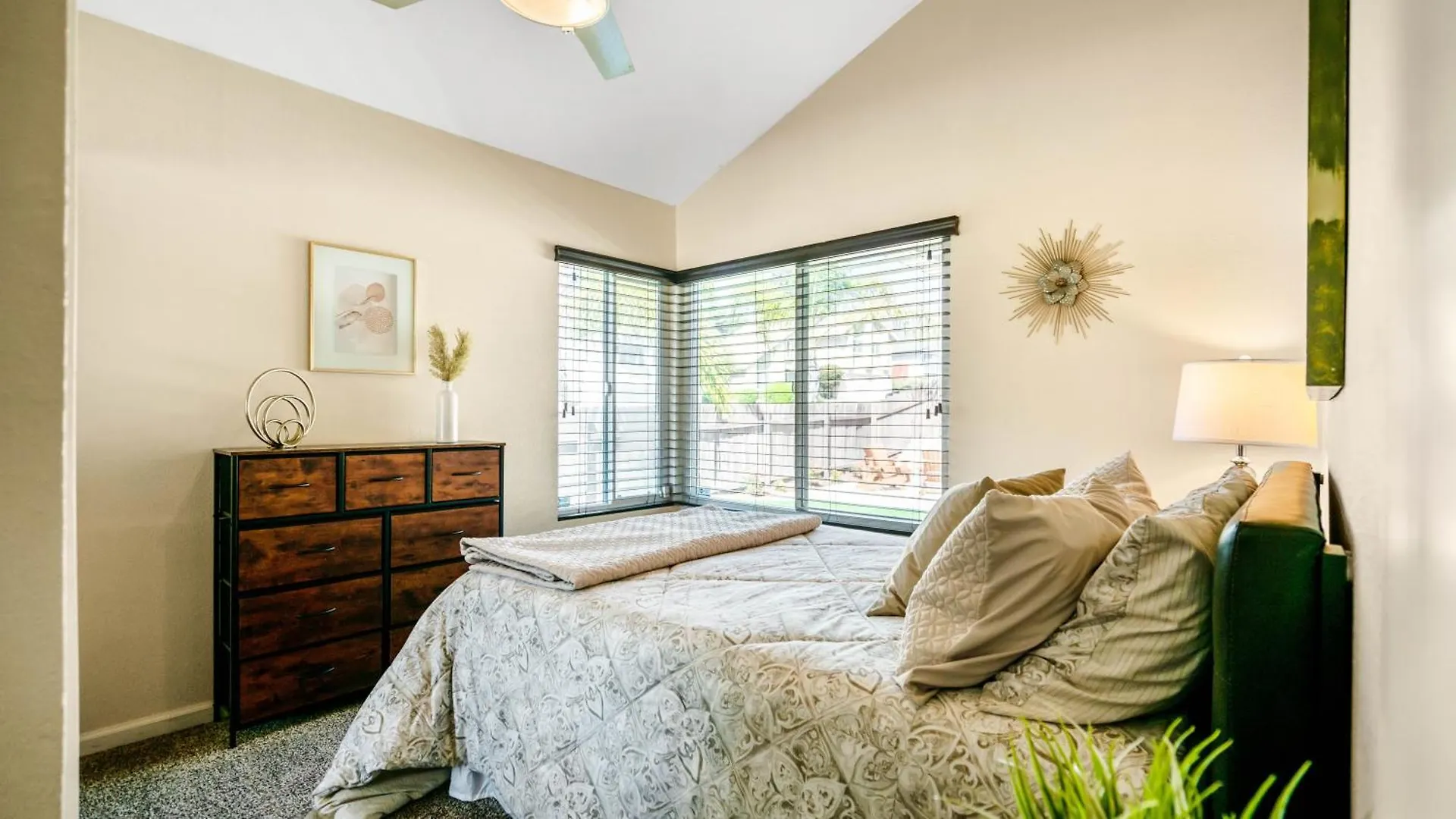 Family Getaway - Spa, Pool, And Patio *