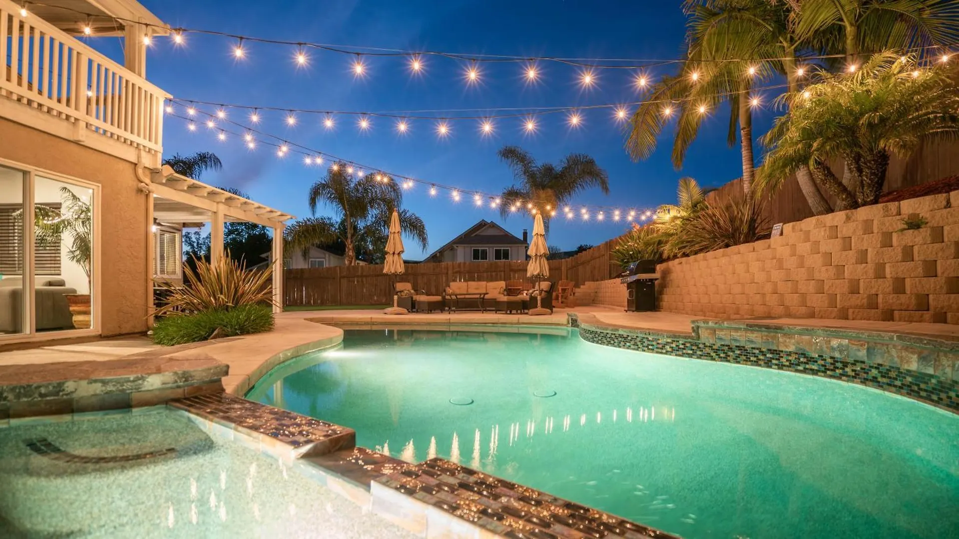 Family Getaway - Spa, Pool, And Patio Holiday home