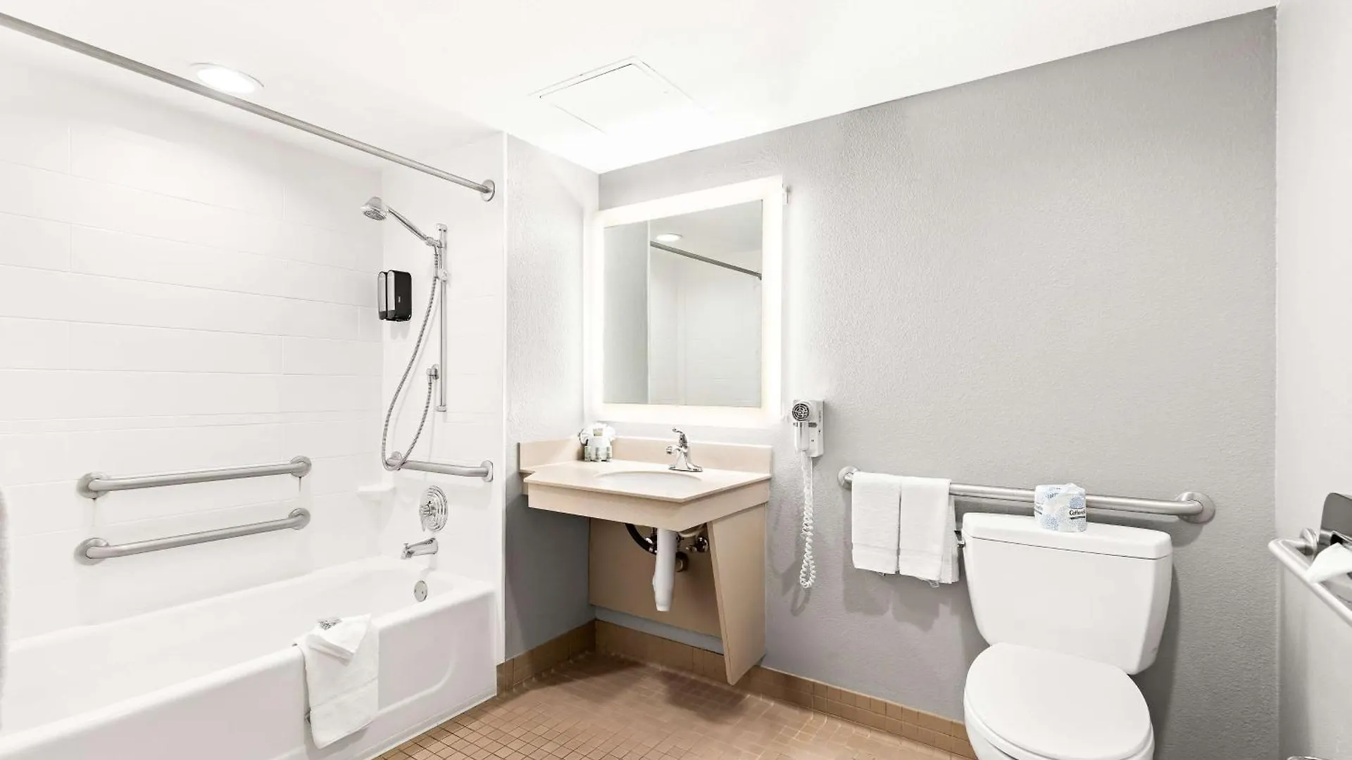 Hotel Western Yacht Harbor 3*
