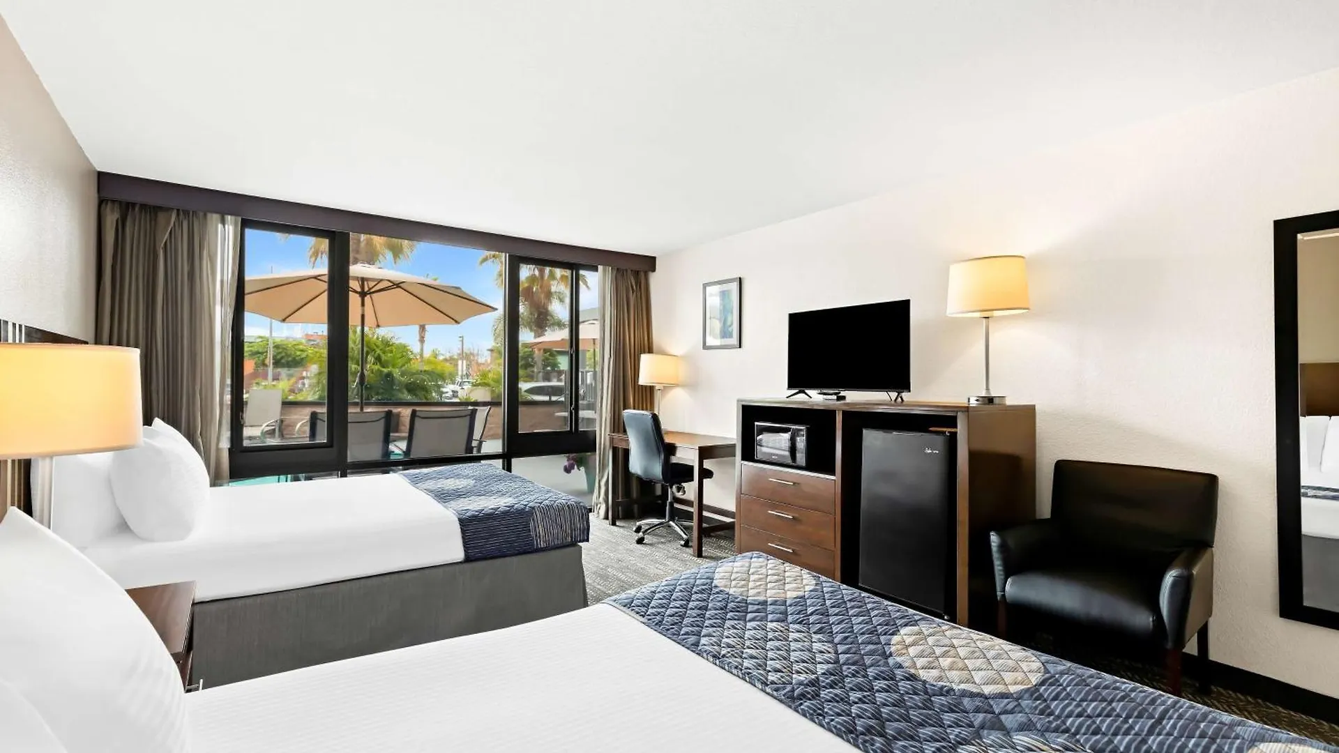 Hotel Western Yacht Harbor 3*