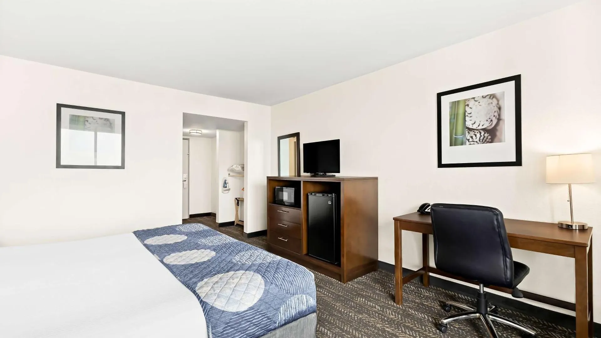 Hotel Western Yacht Harbor 3*