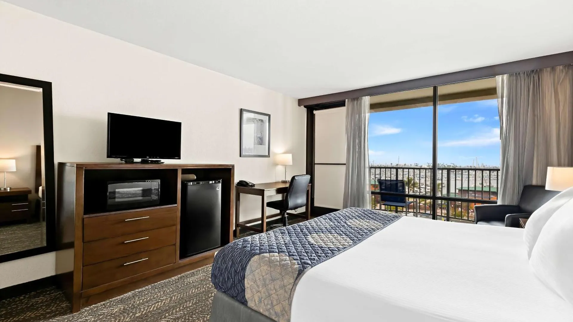 Hotel Western Yacht Harbor