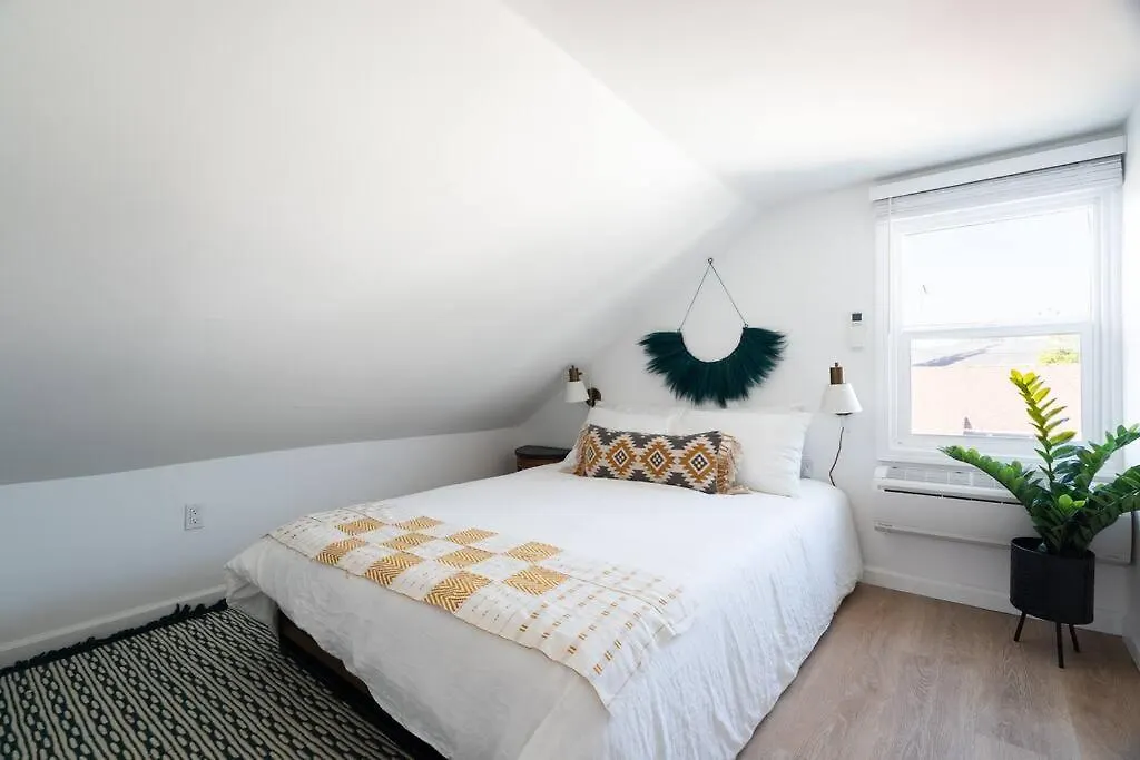 بيت للعطل * Bueno Bueno Casita * / 7 Min To Downtown / 4 Bdr سان دييغو