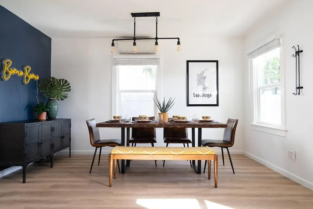 * Bueno Bueno Casita * / 7 Min To Downtown / 4 Bdr Casa de Férias
