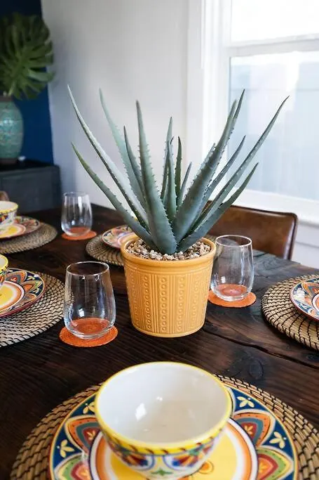 بيت للعطل * Bueno Bueno Casita * / 7 Min To Downtown / 4 Bdr *