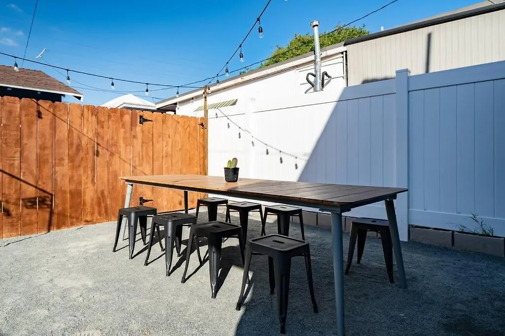 بيت للعطل * Bueno Bueno Casita * / 7 Min To Downtown / 4 Bdr سان دييغو