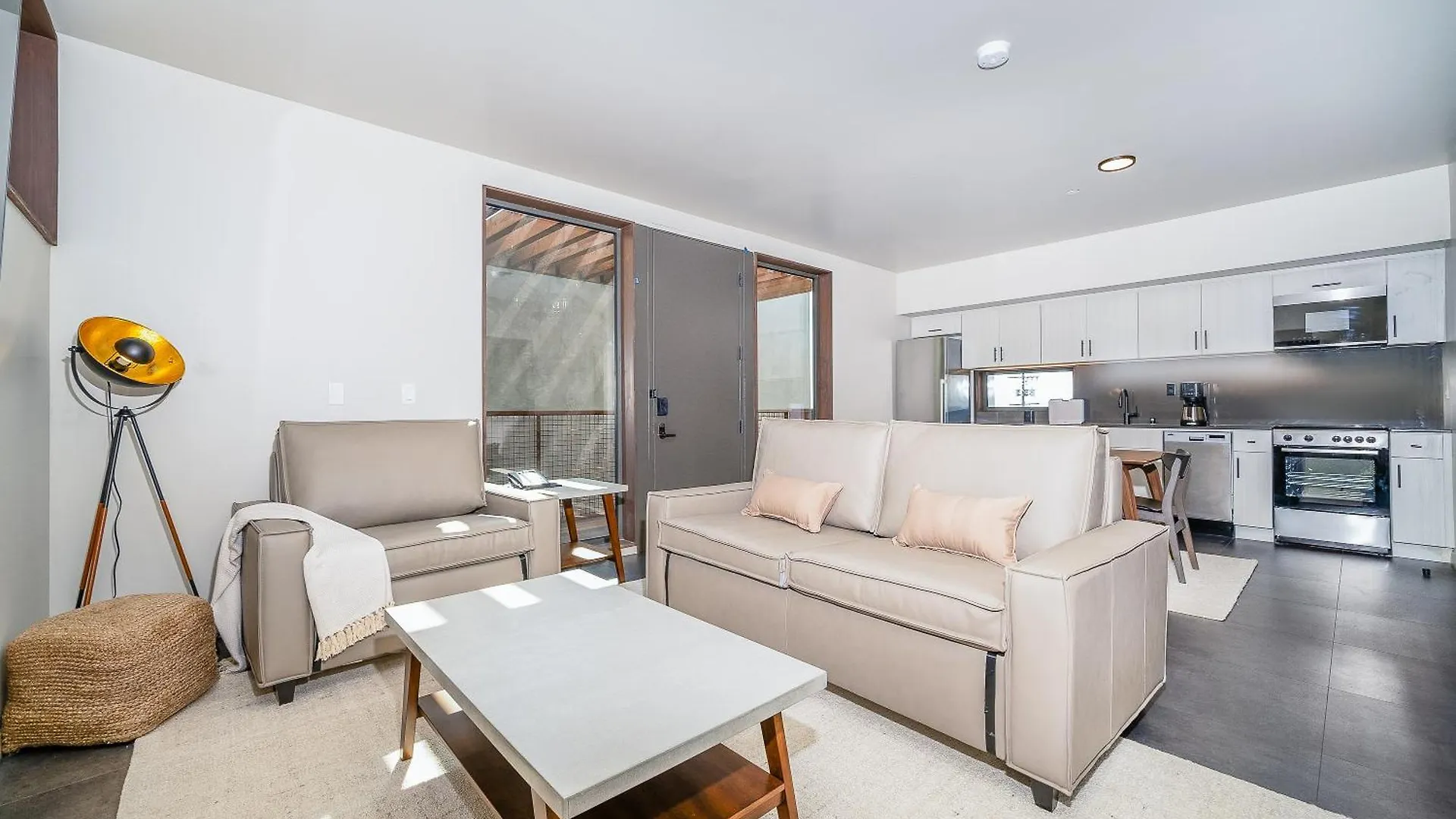 Hotel City24 Little Italy Mission Hills 4*