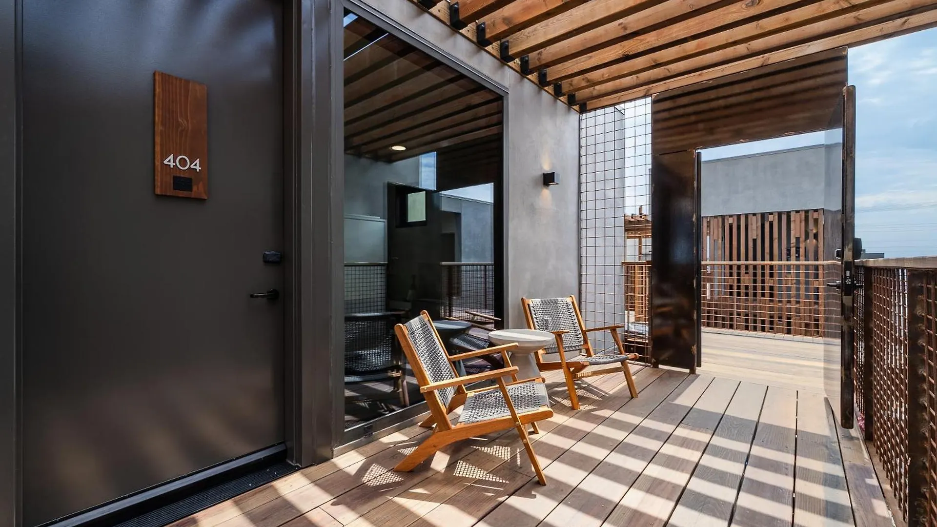 City24 Little Italy Mission Hills Hotel 4*