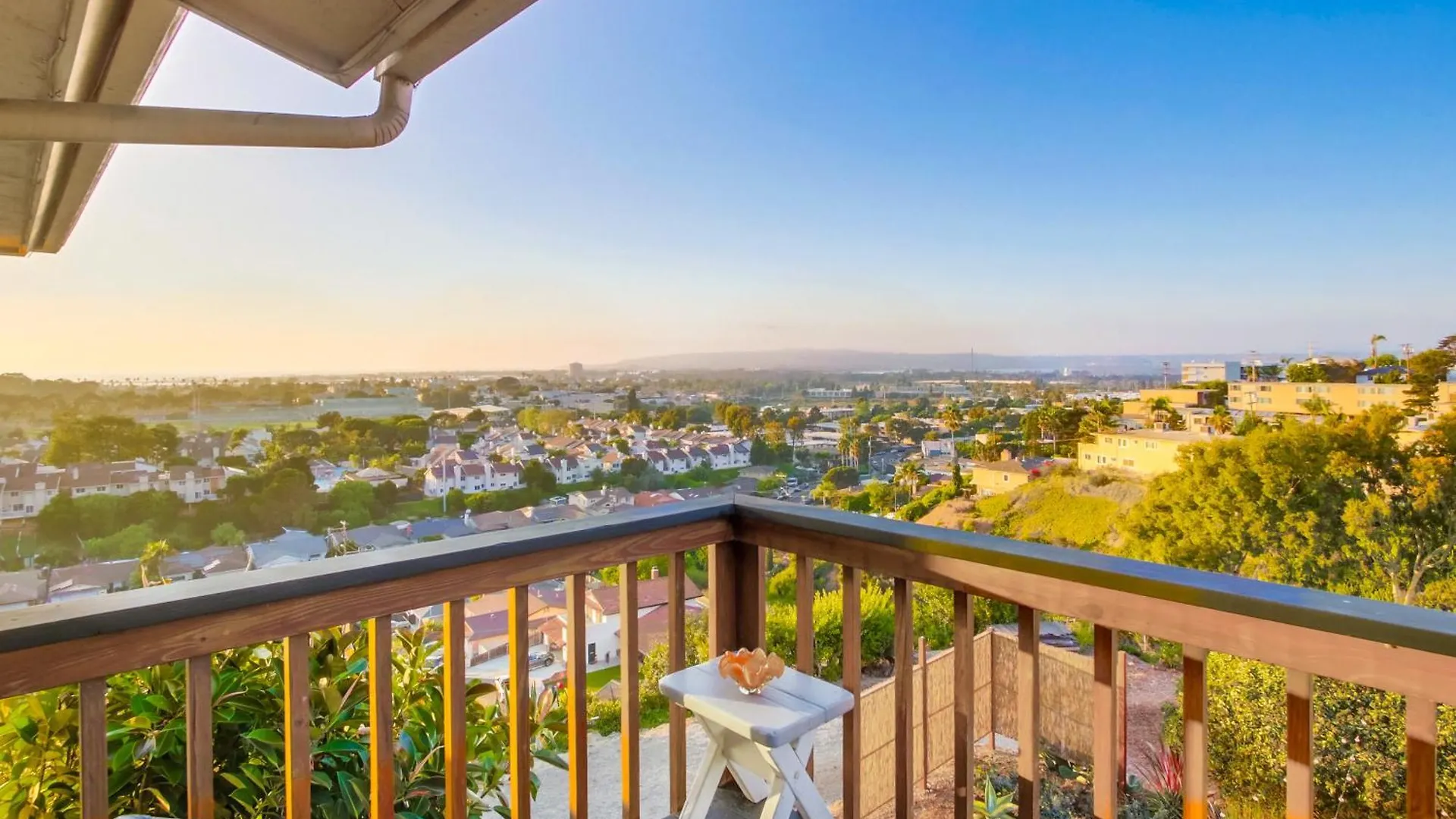 Canyon Estate Overlooking The Pacific *