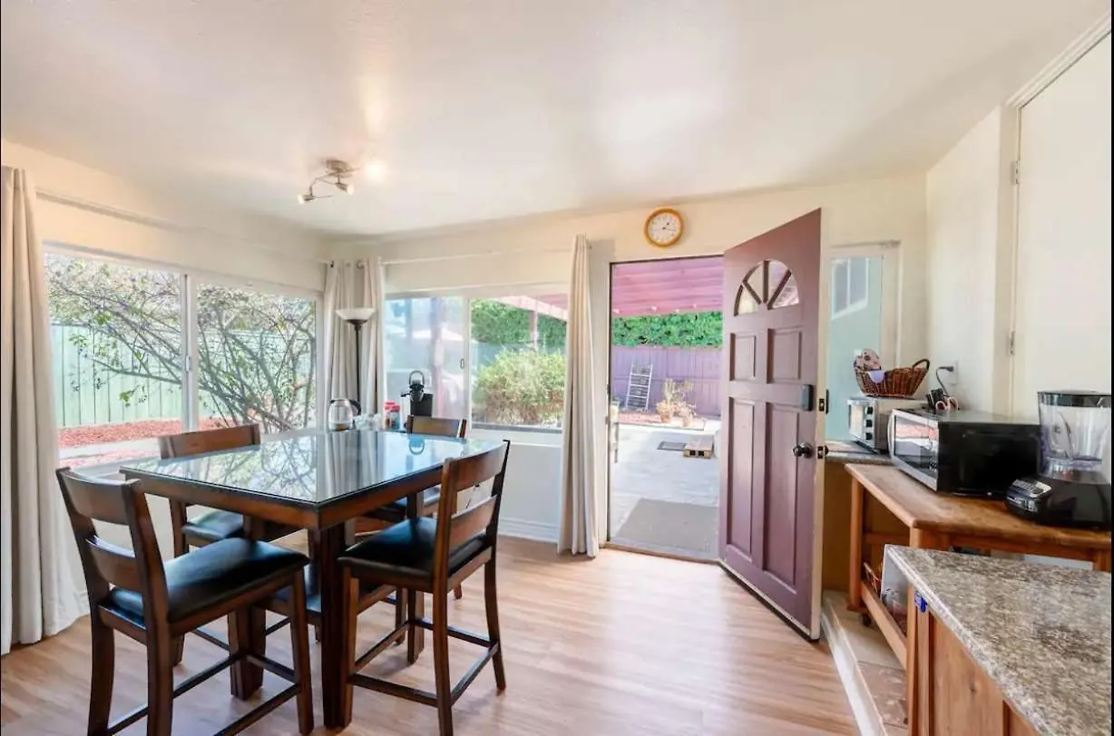 New Cozy Retreat With Large Yard And Jacuzzi 度假居 圣地亚哥