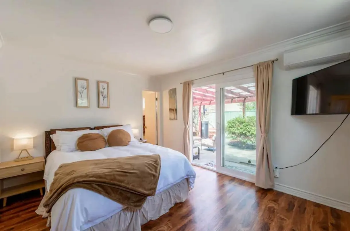 New Cozy Retreat With Large Yard And Jacuzzi 圣地亚哥