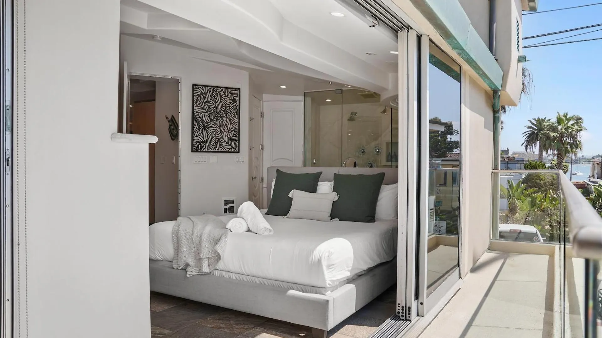 Stunning Oceanfront Boardwalk - Spa, Steps2beach, Parking & Fast Wifi! * 샌디에이고