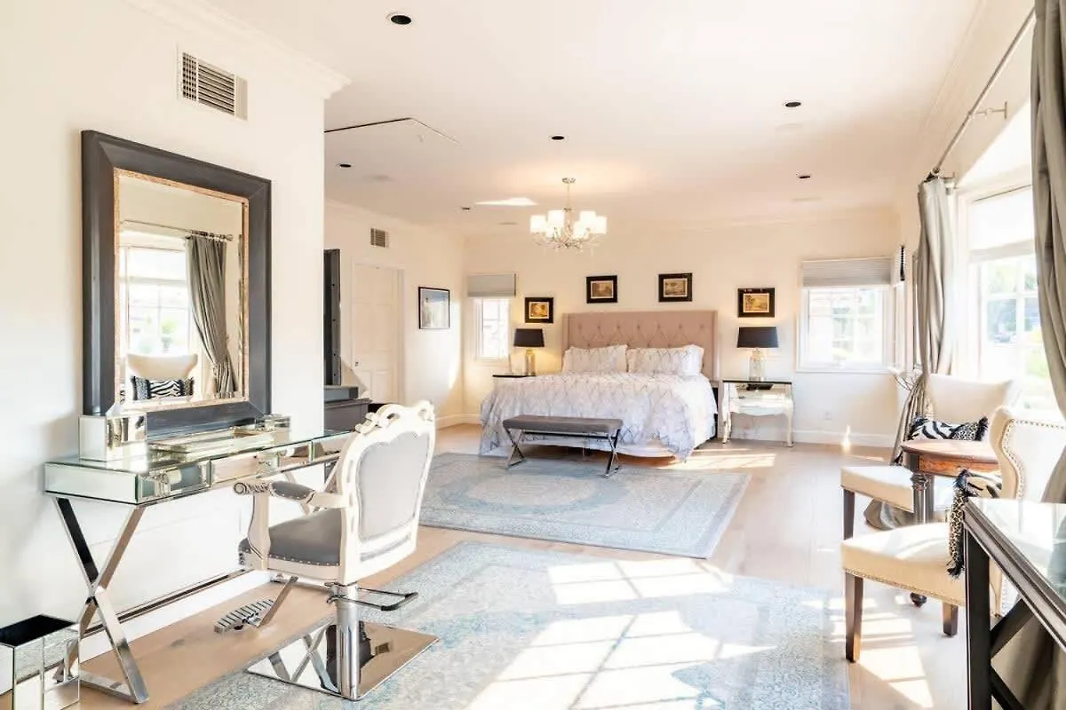 Luxurious Family 5 Bedroom Getaway *