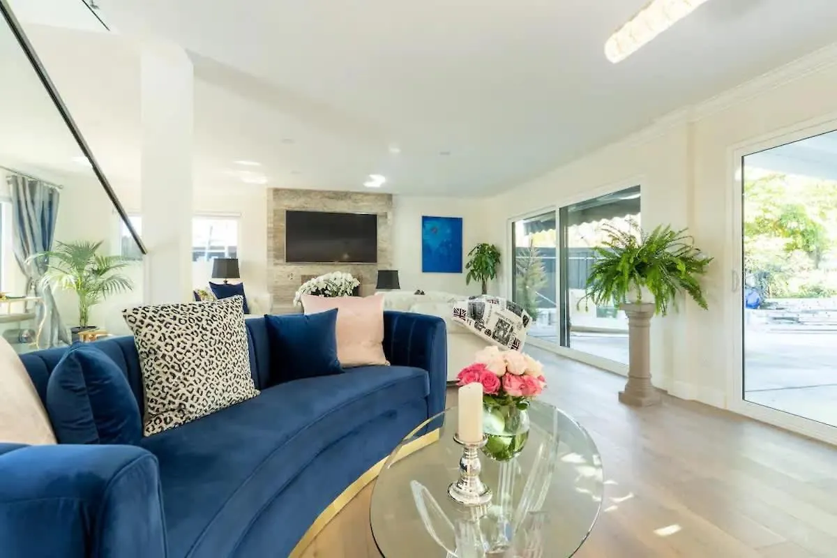 Designer Family With Resort-style Oasis *