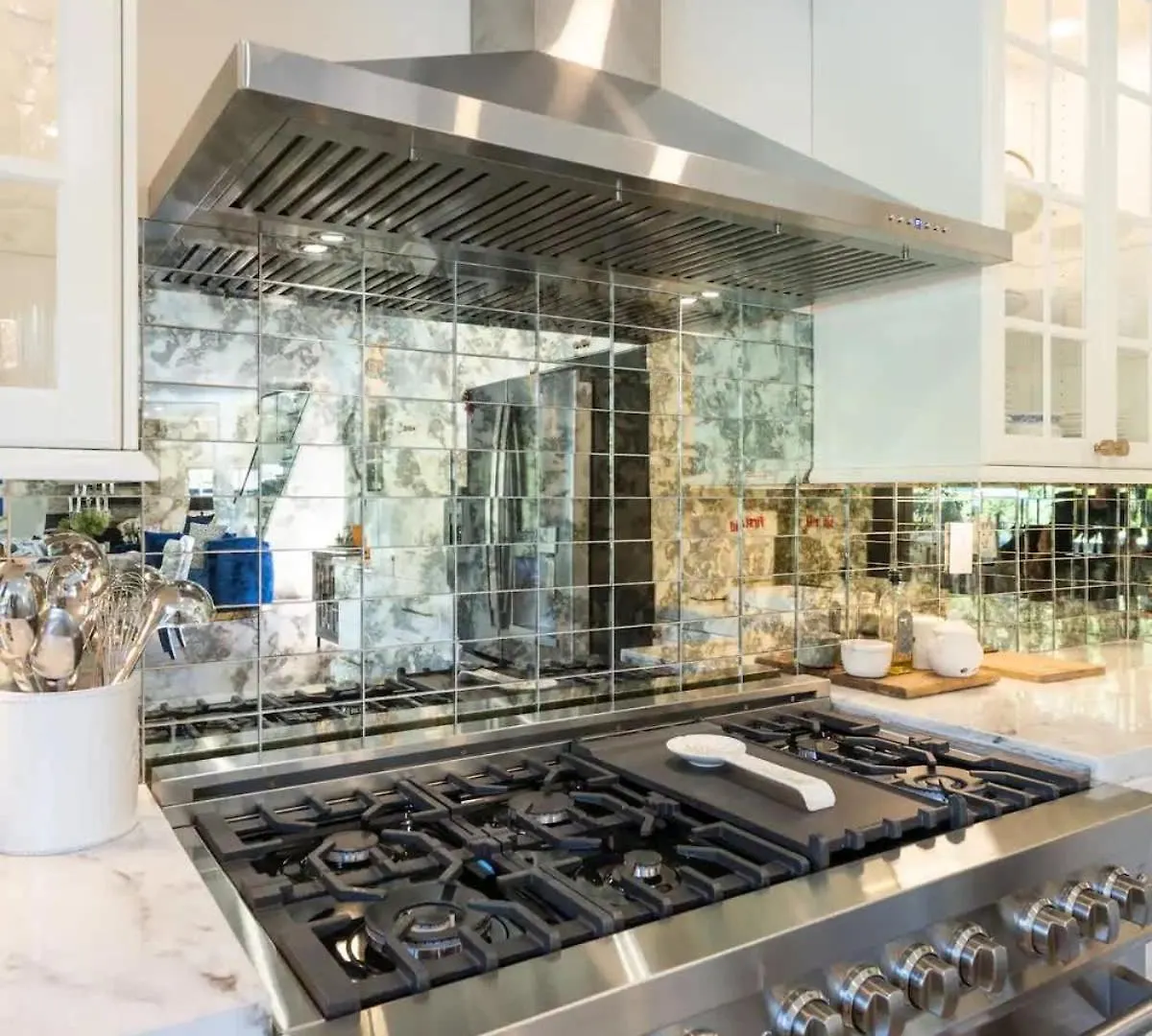 Designer Family With Resort-style Oasis *