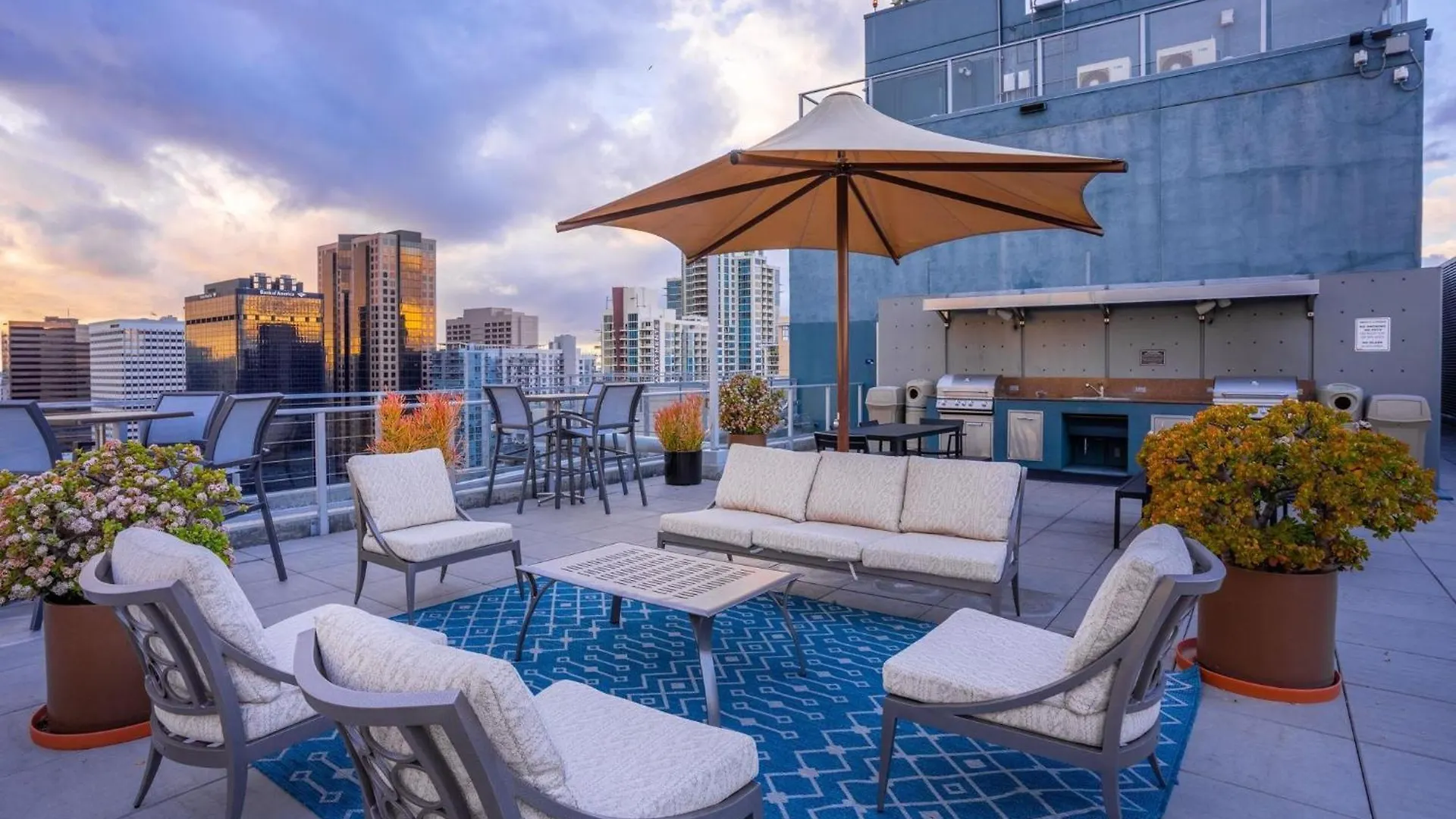 Lägenhet Modern 2 Bedroom - Chill & Enjoy With Rooftop Deck *