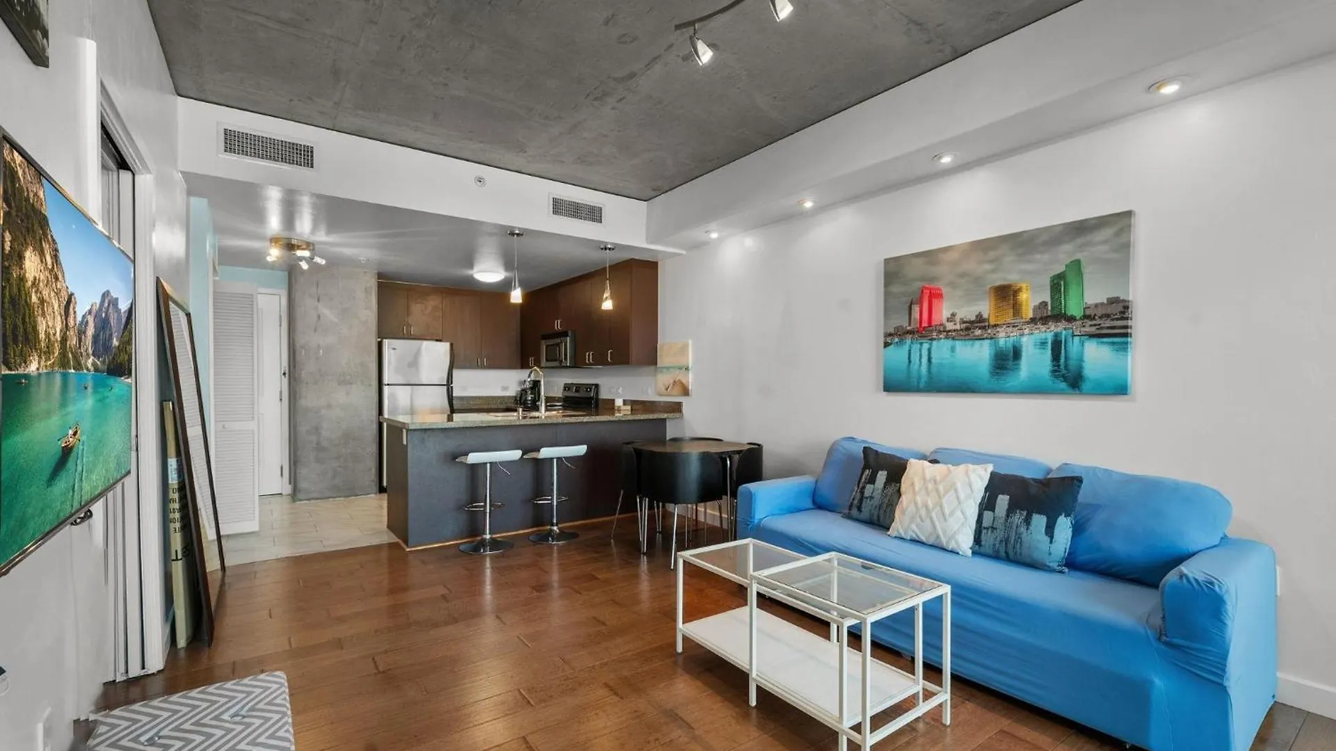 Lägenhet Modern 2 Bedroom - Chill & Enjoy With Rooftop Deck
