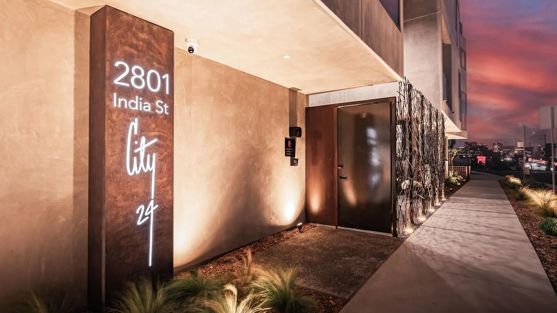 City24 Little Italy Mission Hills 4*