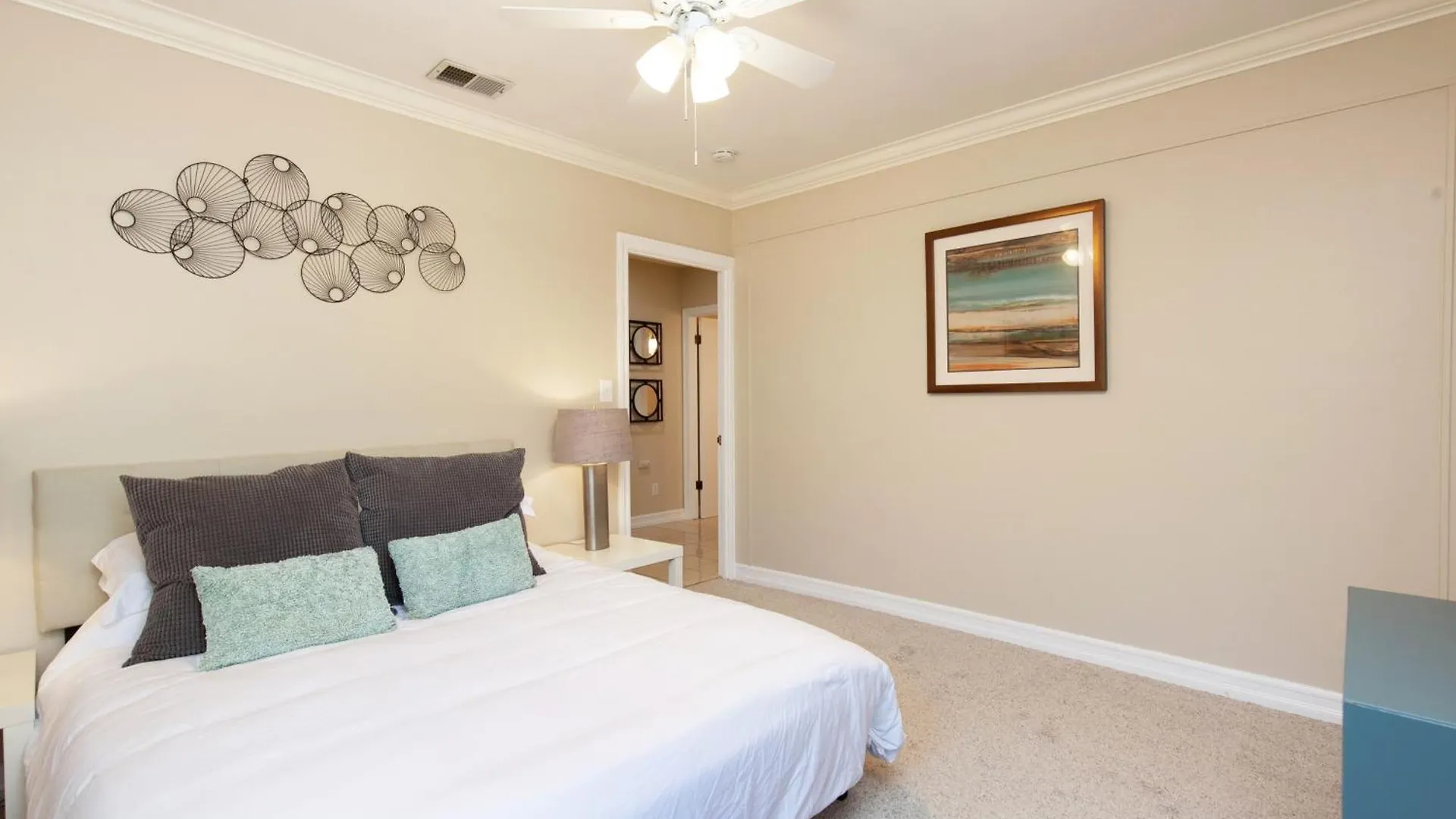 Hillcrest 3 Bedroom Charming Private By Shops & Restaurants Holiday home *