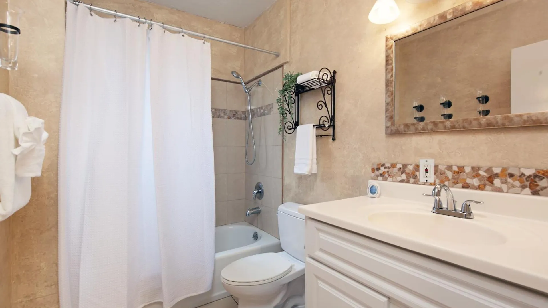 Hillcrest 3 Bedroom Charming Private By Shops & Restaurants *