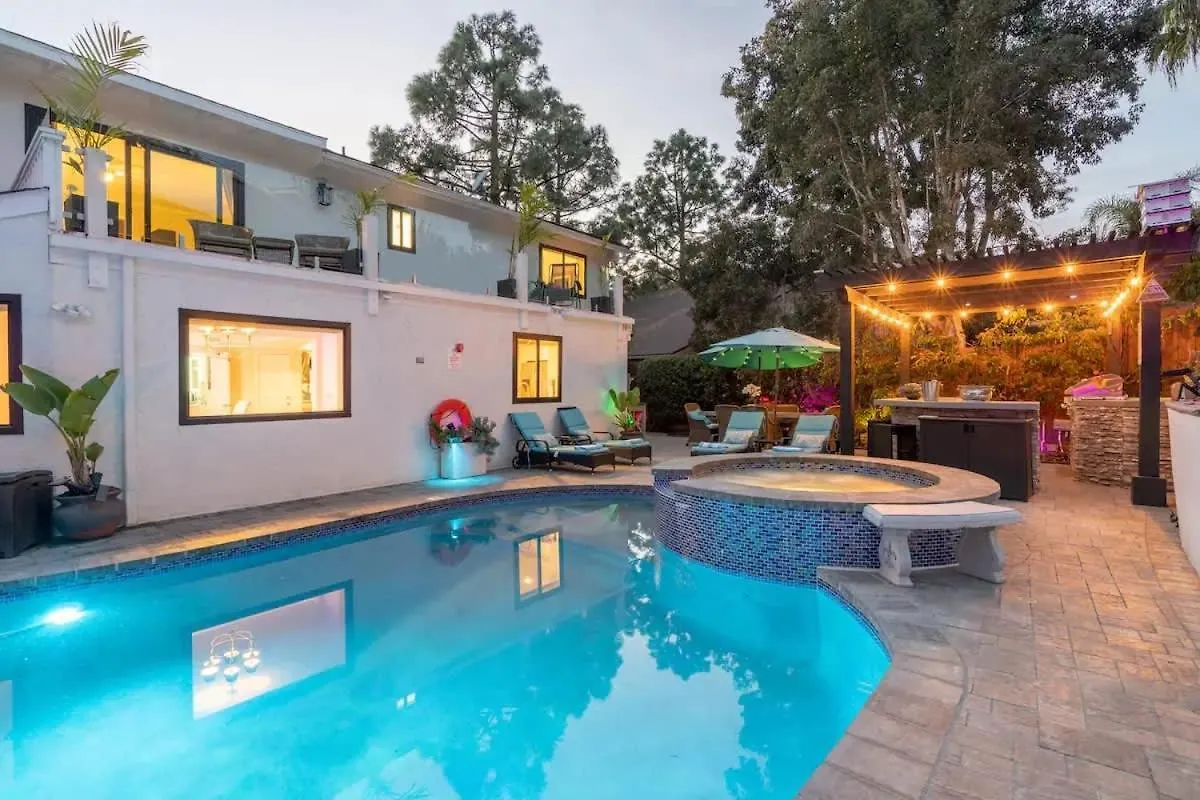 Luxurious Family 5 Bedroom Getaway Holiday home