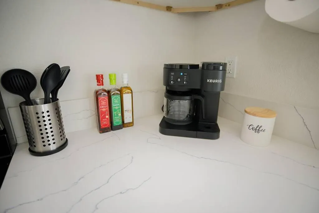 Semesterbostad 2 Private Masters, New Beds & Furniture, Sleeps 12