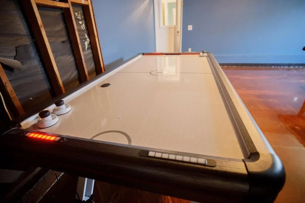 Semesterbostad 2 Private Masters, New Beds & Furniture, Sleeps 12 *