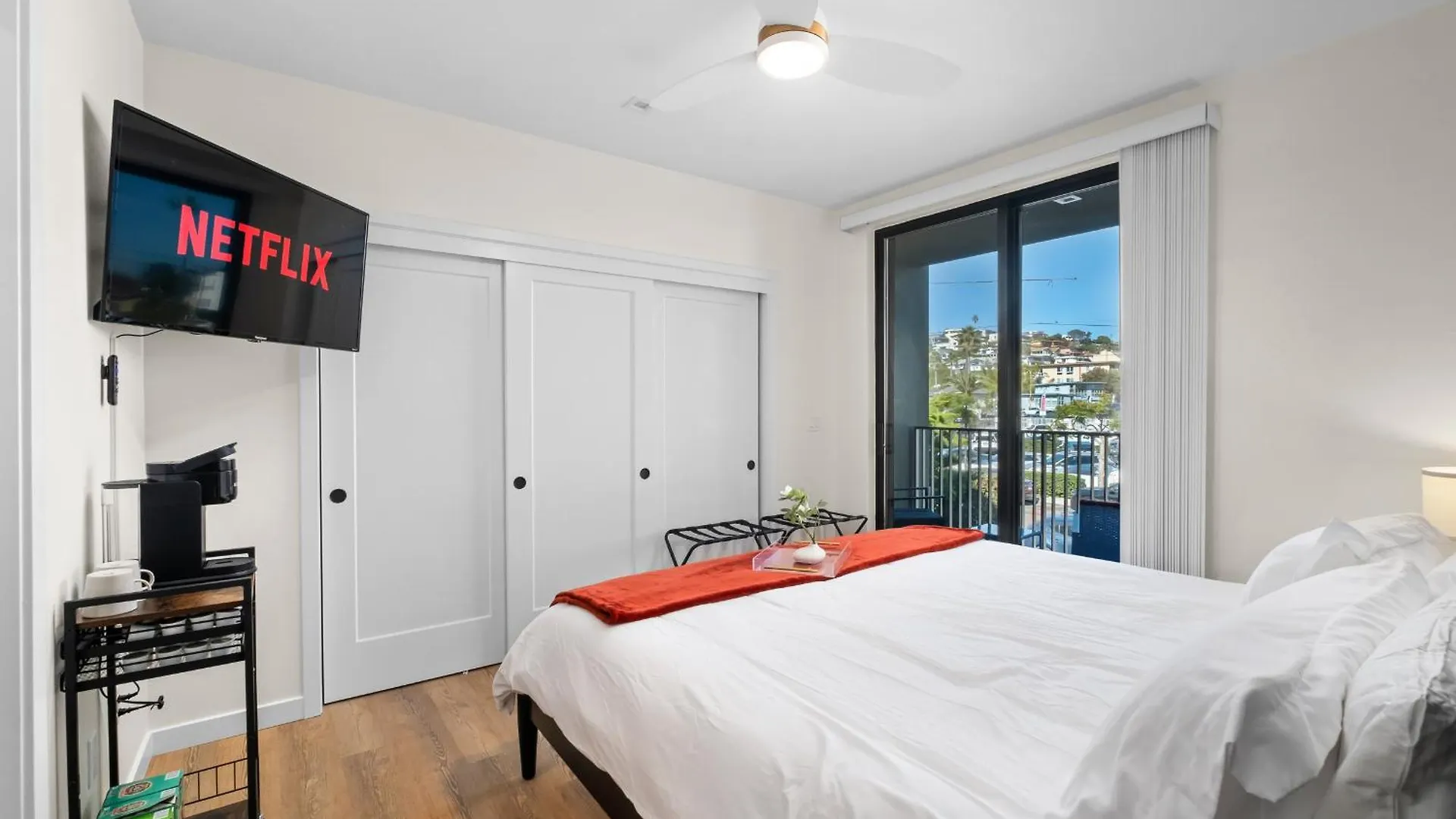 Modern 2 Bedroom King Bed Evcharger Pet-friendly Balcony 公寓
